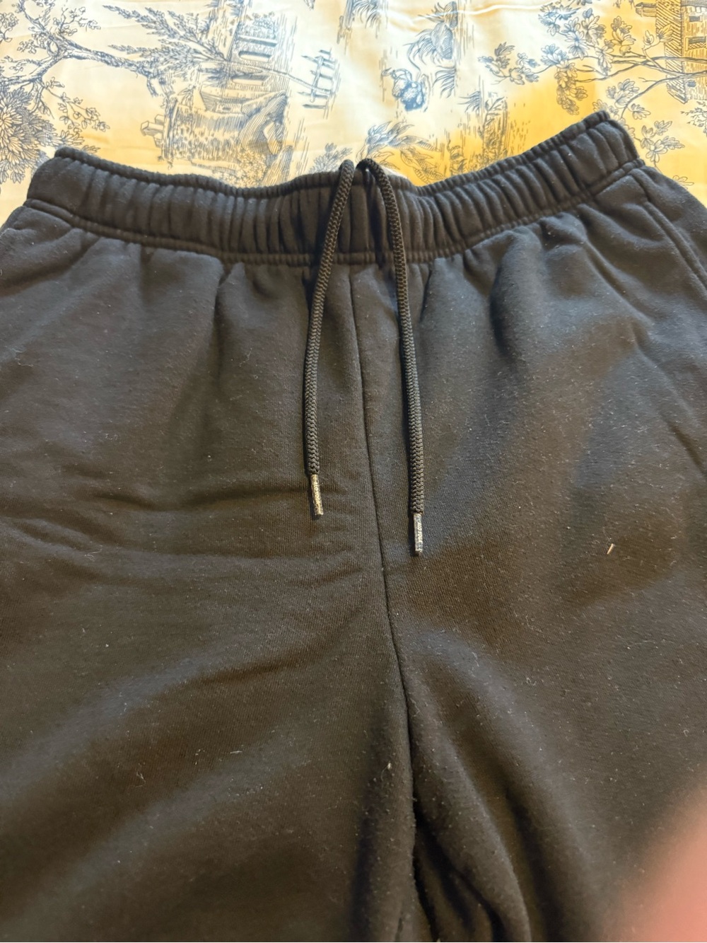 ALO Yoga Black Athletic Shorts with Drawstring - Picture 7 of 7